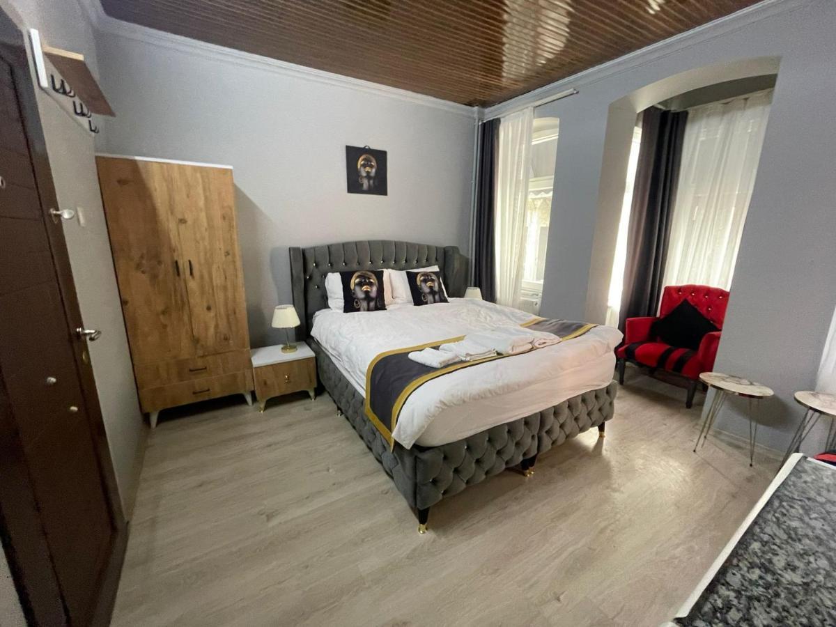 Taksim Red Suite Istanbul Exterior photo